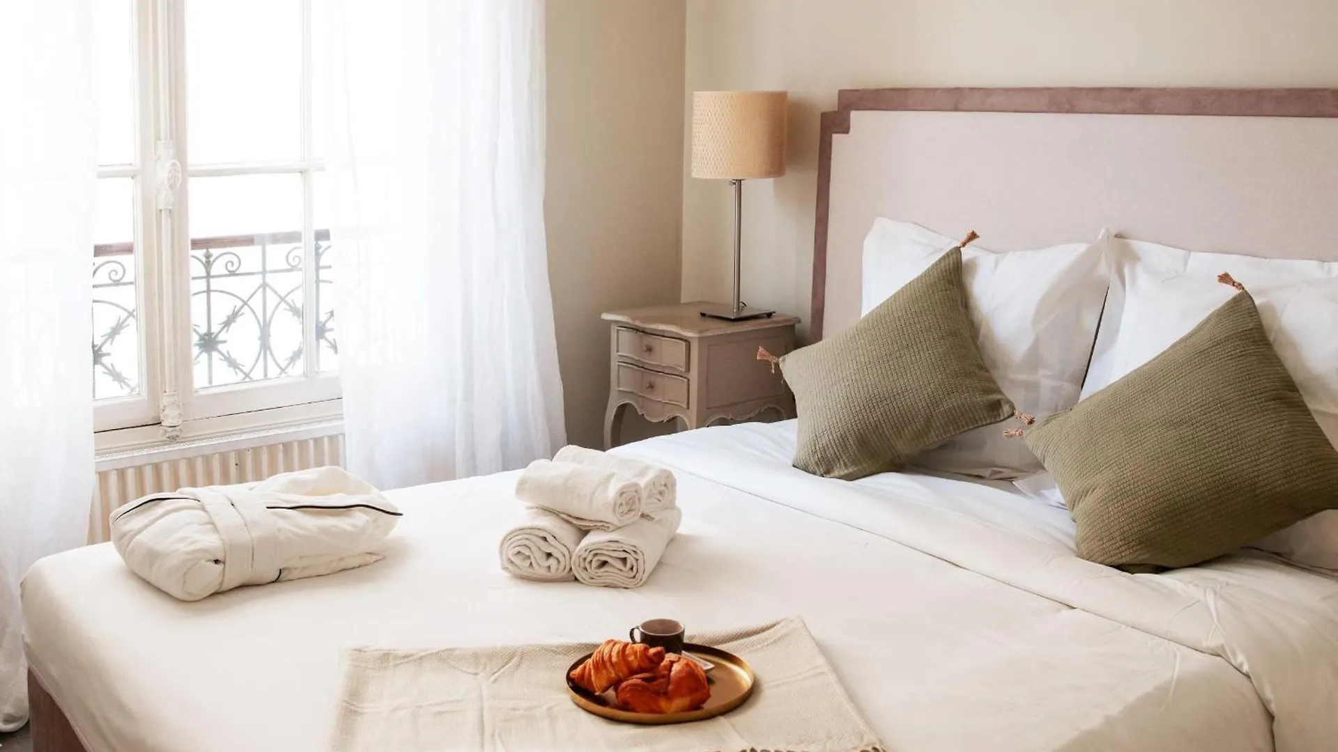 Eiffel Tower & Les Invalides - 1br - Cityapartmentstay Apartment